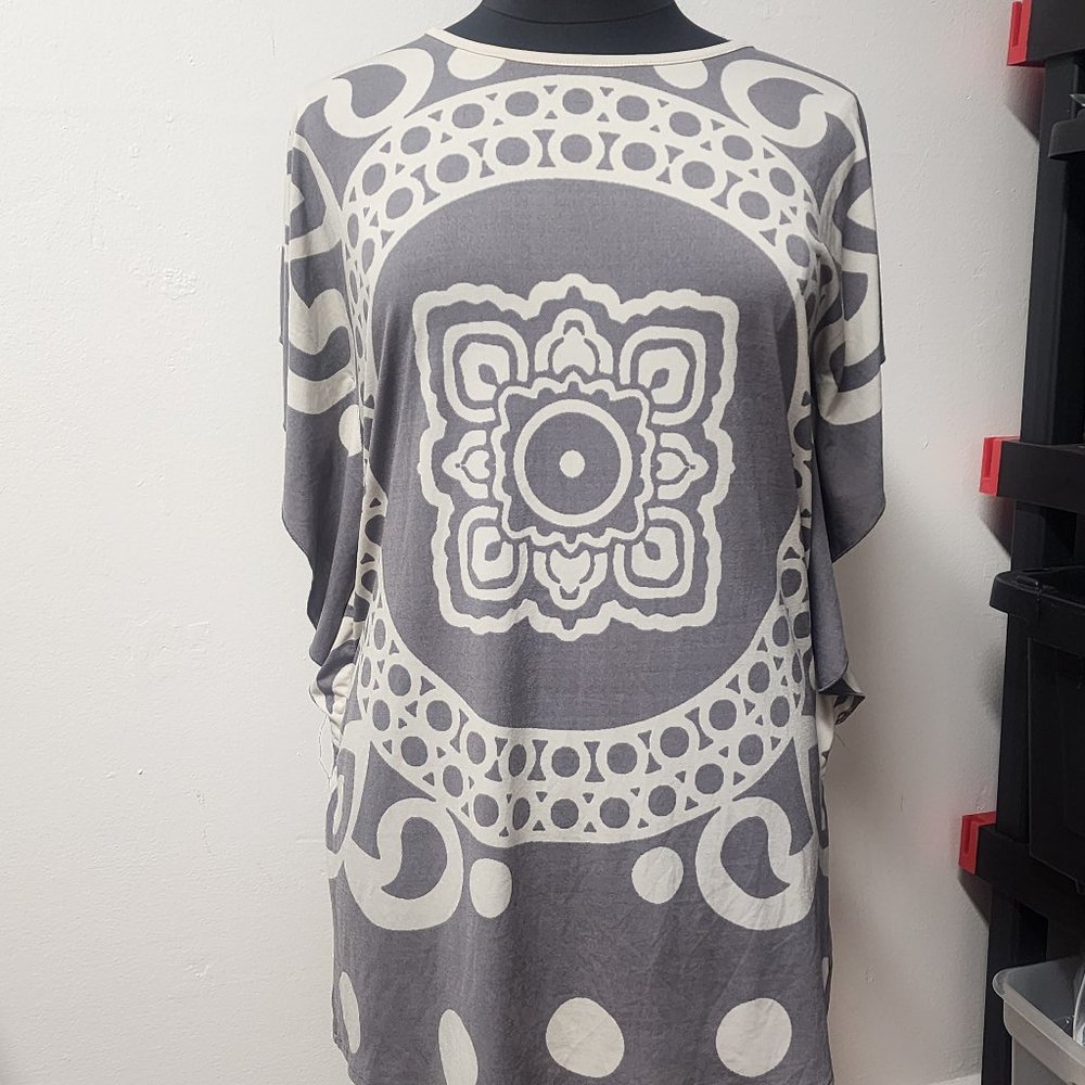 S. Line Grey White 100 polyester dress StyleT20880 Large Flowing